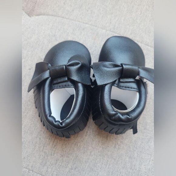 NEW Baby Faux Leather Moccasins with Bow Black Slip On Elastic 0-6 Months - Picture 4 of 7